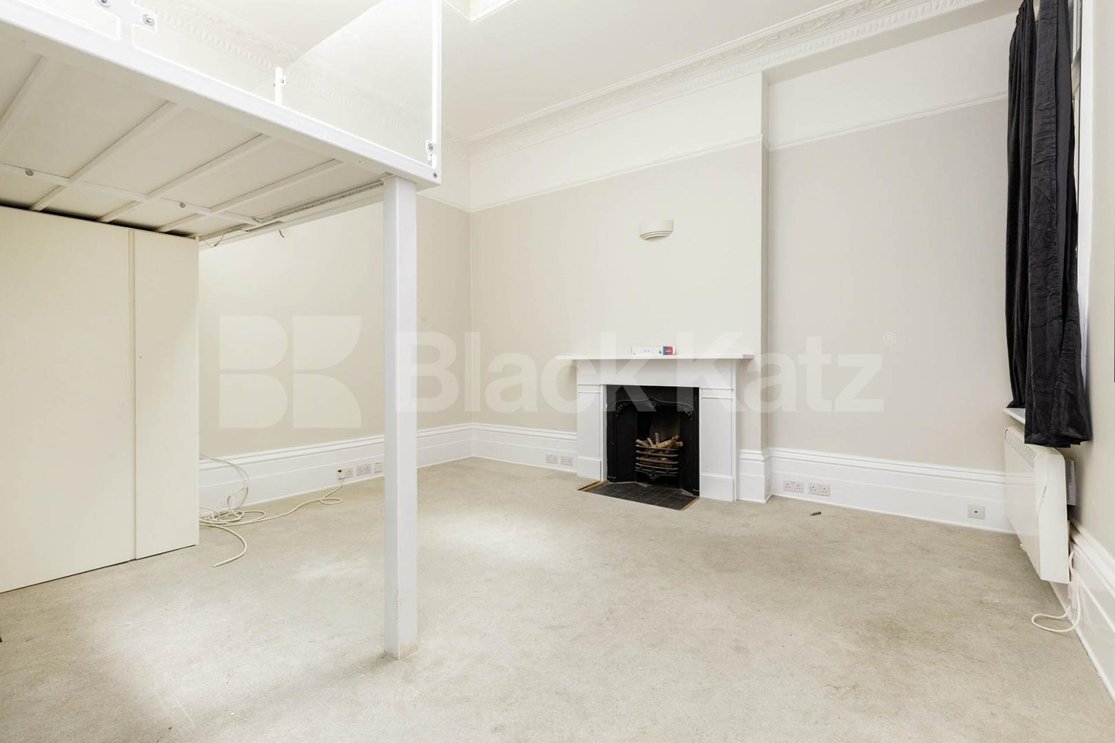Stunning studio with a mezzanine level sleeping area mins to tube and hyde park Inverness Street, Hyde Park / Bayswater